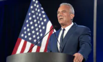 News Brief: RFK Jr. Suspends Presidential Campaign, Backs Trump; Fed Signals Rate Cut; DOJ Arrests, Charges Prominent Chinese Dissident for Spying for Beijing
