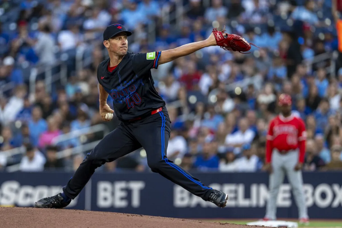 Chris Bassitt (40) of the Toronto Blue Jays pitches to the Los Angeles Angels during the first inning in Toronto on August 23, 2024. (Kevin Sousa/Getty Images)