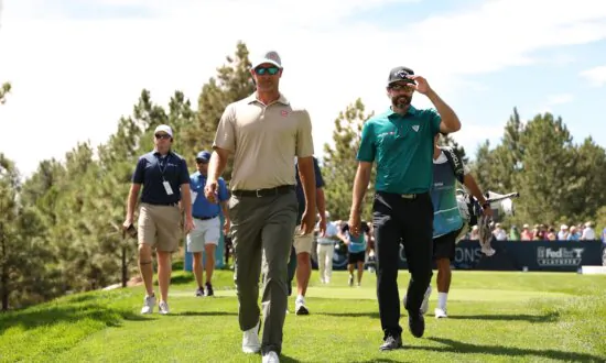 Adam Scott Builds a 3-shot Lead in Hopes of Getting to FedEx Cup Finale