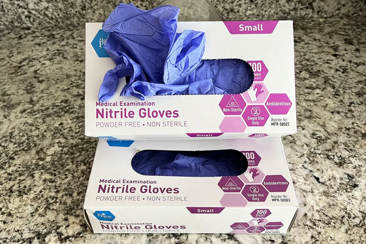 Nitrile gloves in a file photo. (Jane Yang/The Epoch Times)