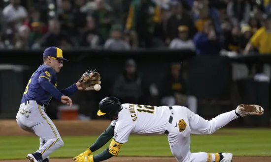 Rhys Hoskins Hits 3-run Homer, Drives in 4 as Brewers Beat Athletics 11–3