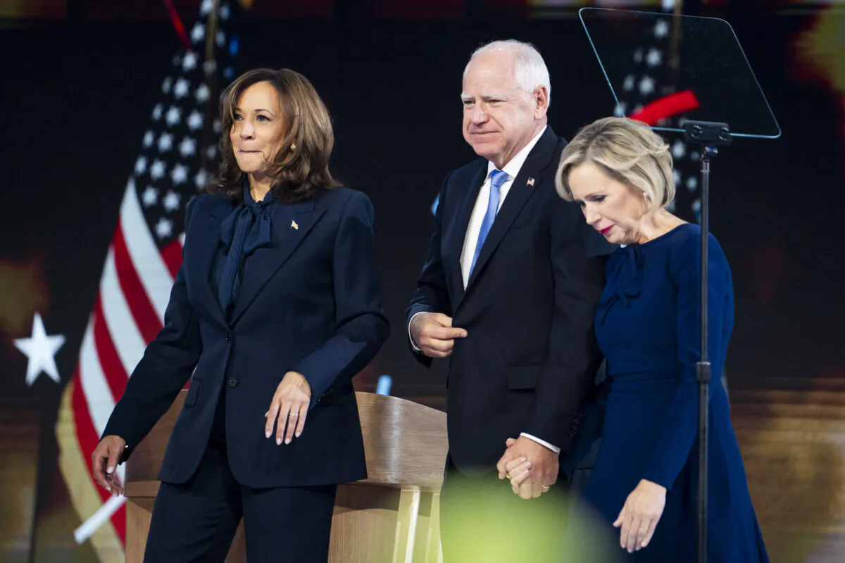 (L–R) Vice President and Democratic presidential nominee Kamala Harris, Minnesota Gov. and Democratic vice presidential nominee Tim Walz and his wife Gwen Walz on the last day of the Democratic National Convention in Chicago on Aug. 22, 2024. (Madalina Vasiliu/The Epoch Times)