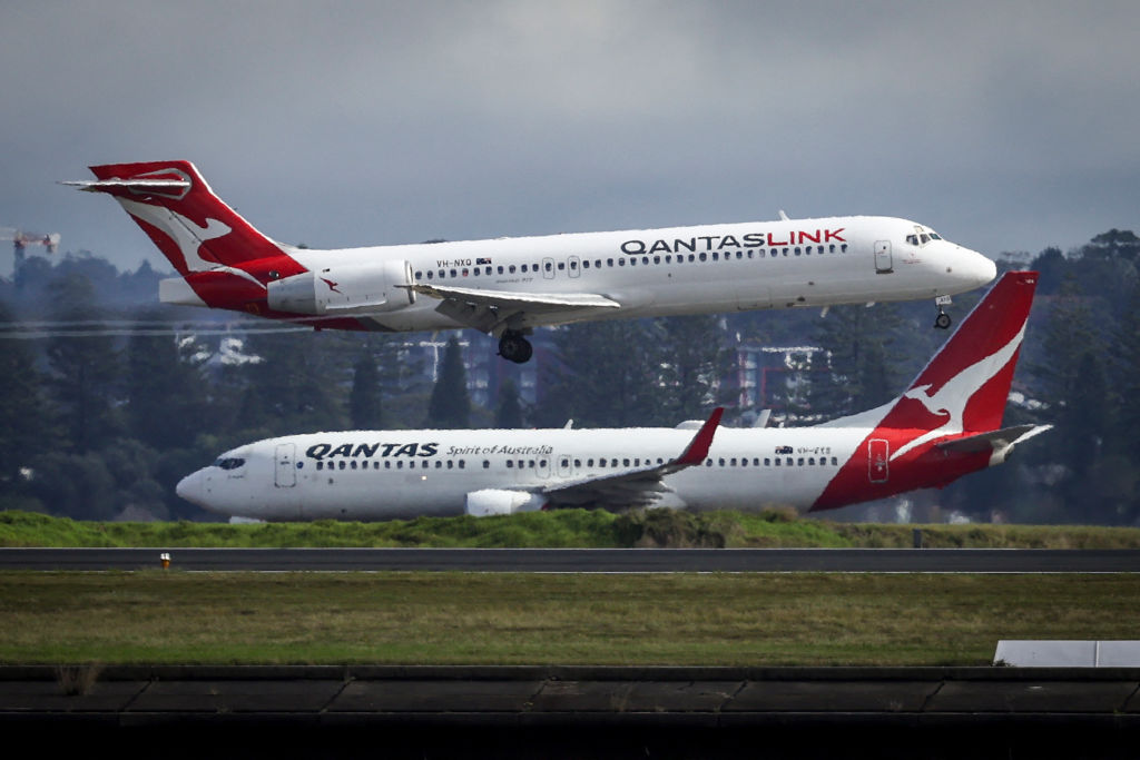 Qantas Faces Pricing Error and Dreamliner Damage