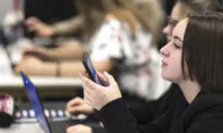 France to Trial Complete Cellphone Ban in Schools