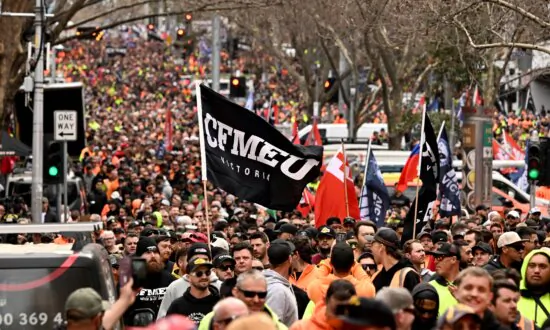Union Workers Protest CFMEU Administration in Nationwide Rallies