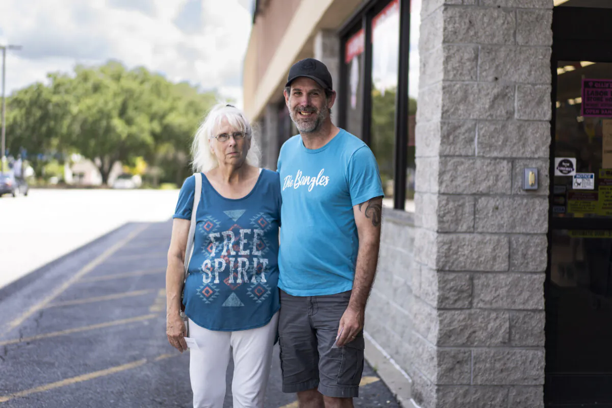 Linda Domanick and her son Jon Domanick before shopping at Ollie’s bargain outlet in Hinesville, Ga., on Aug. 28, 2024. (Madalina Vasiliu/The Epoch Times)