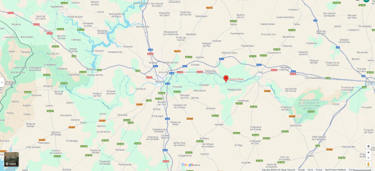 At least four people died and one was missing after a helicopter returning from a firefighting mission crashed into the River Douro in northern Portugal on Friday, authorities said. (Screenshot via Google Map)