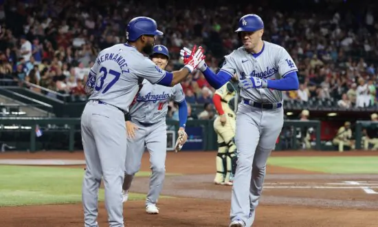 Will Smith Hits 3-run Homer, Dodgers Extend NL West Lead to 5 Games With 10–9 Win Over D-backs