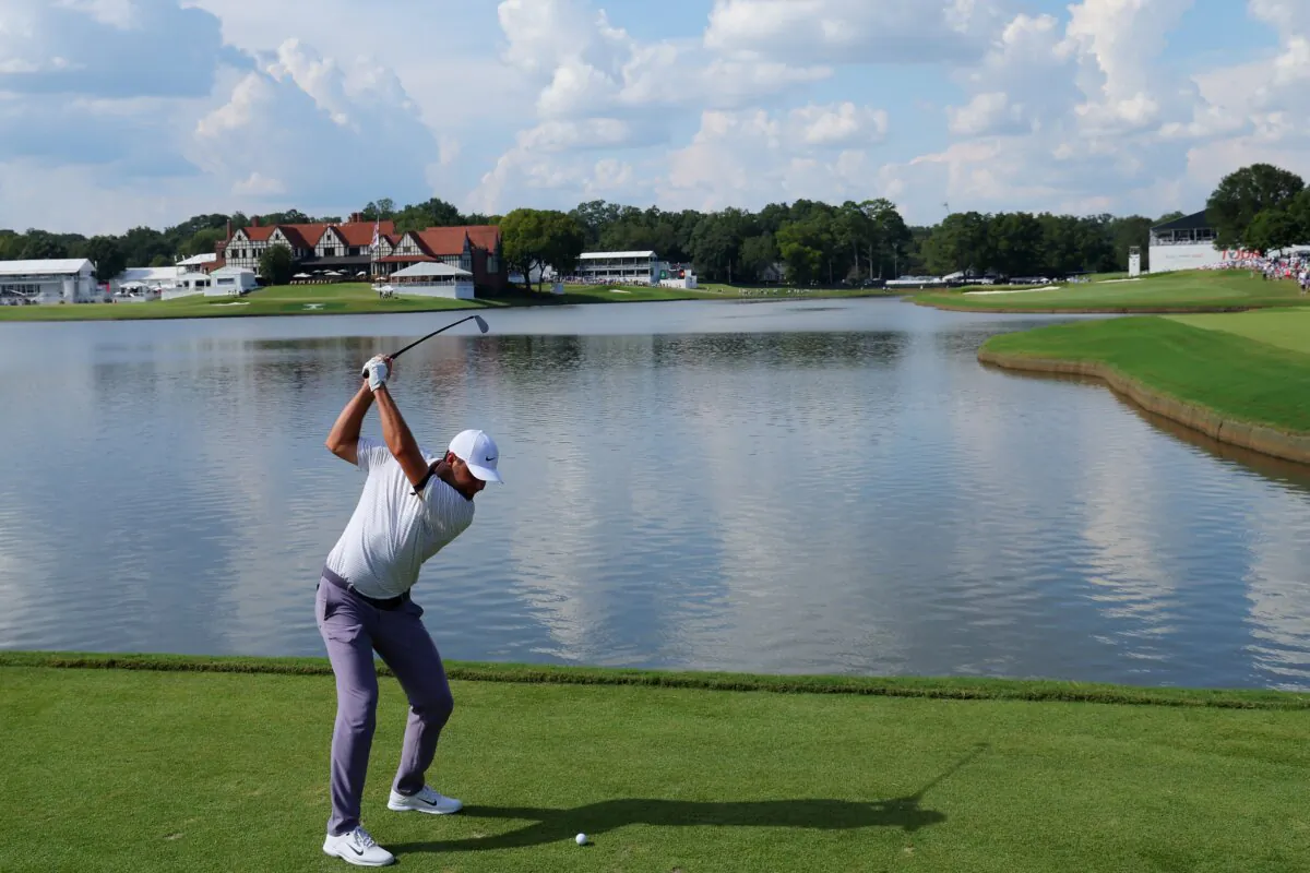 Scottie Scheffler of the United States hits his shot from the eighth tee during the third round of the TOUR Championship at East Lake Golf Club in Atlanta on Aug. 31, 2024. (Kevin C. Cox/Getty Images)