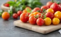Fresh Tomato Sauce Gives Eggs a Spicy, Summery Home