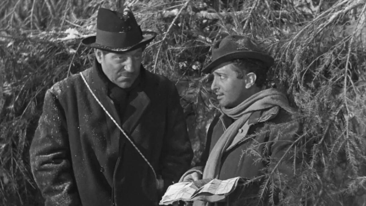 Lt. Maréchal (Jean Gabin, L) befriends Rosenthal (Marcel Dalio), in “The Grand Illusion.” (Réalisation d'Art Cinématographique)
