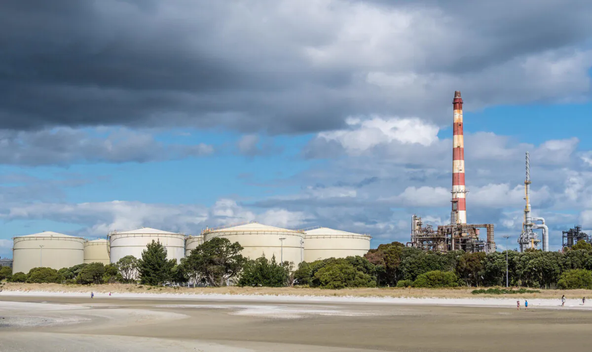 Marsden Point oil refinery, the potential site of a new biofuel manufacturing plant. Source: Shellie Evans | Flickr. Licensed under Creative Commons 2.0