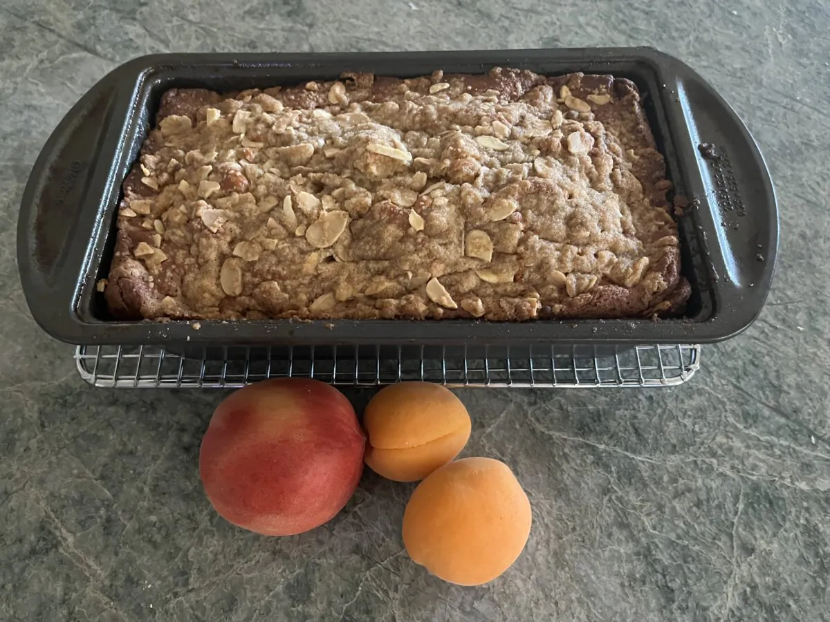 This summer fruit treat shows off the peaches pure fruit flavor. (Diane Rossen Worthington/TNS)