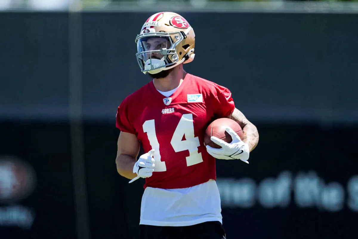 49ers rookie wide receiver Ricky Pearsall carries the ball during the NFL team's rookie minicamp in Santa Clara, Calif., on May 10, 2024. (Jeff Chiu/AP Photo)