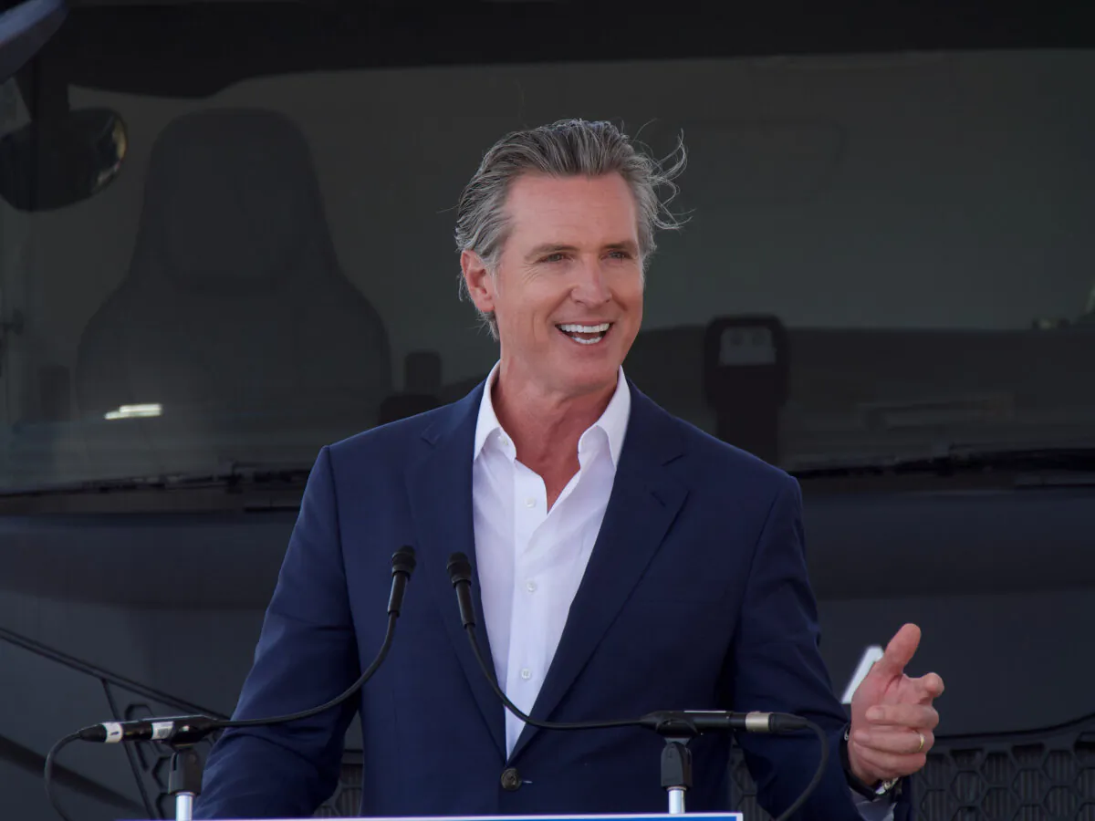 Gov. Gavin Newsom discusses energy policies at a press conference in Oakland, Calif., on Aug. 30. (Travis Gillmore/The Epoch Times)