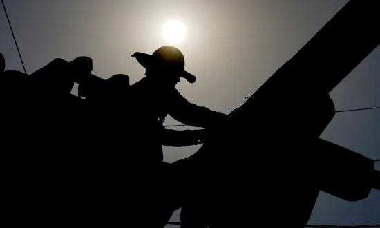 Phoenix Weathers 100 Days of 100-Plus Degree Temps as Heat Scorches Western US