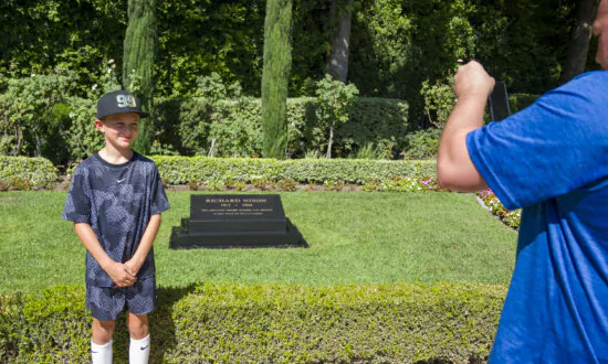 Father-Son Duo Finishes Quest to Visit Every Presidential Grave Site in US