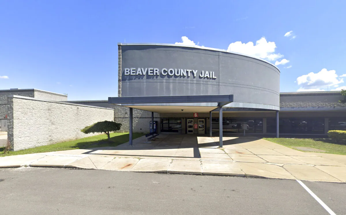 Beaver County Jail in Aliquippa, Pa., in August 2022. (Google Street View/Screenshot via The Epoch Times)