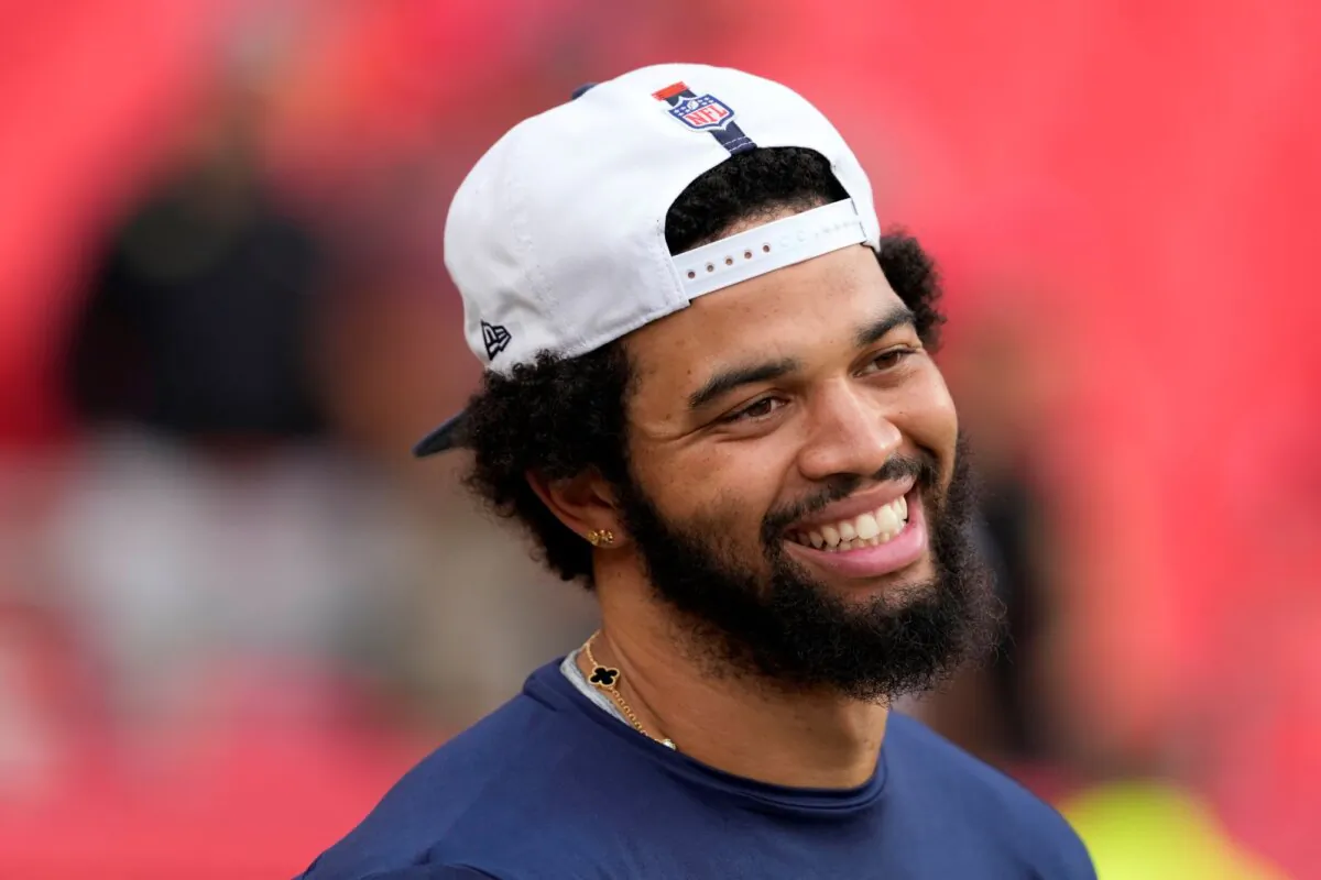 Former USC quarterback Caleb Williams of the Chicago Bears warms up before an NFL preseason game against the Kansas City Chiefs in Kansas City, Mo., on Aug. 22, 2024. (Ed Zurga/AP Photo)