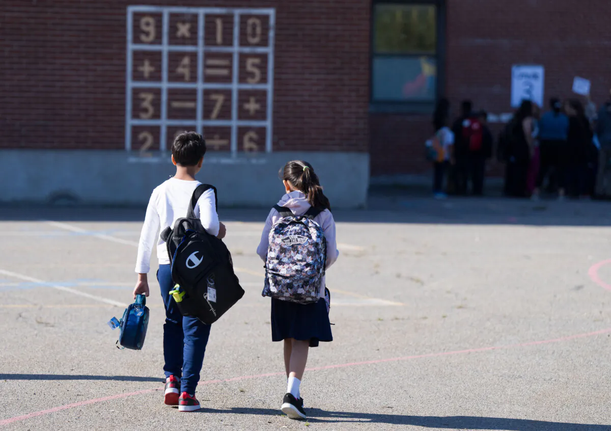 Students arrive at an elementary school in Montreal in a file photo. (The Canadian Press/Christinne Muschi)