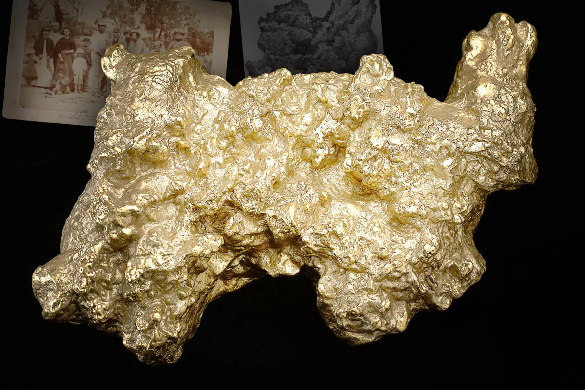 A replica of the Welcome Stranger gold nugget. (Public domain)