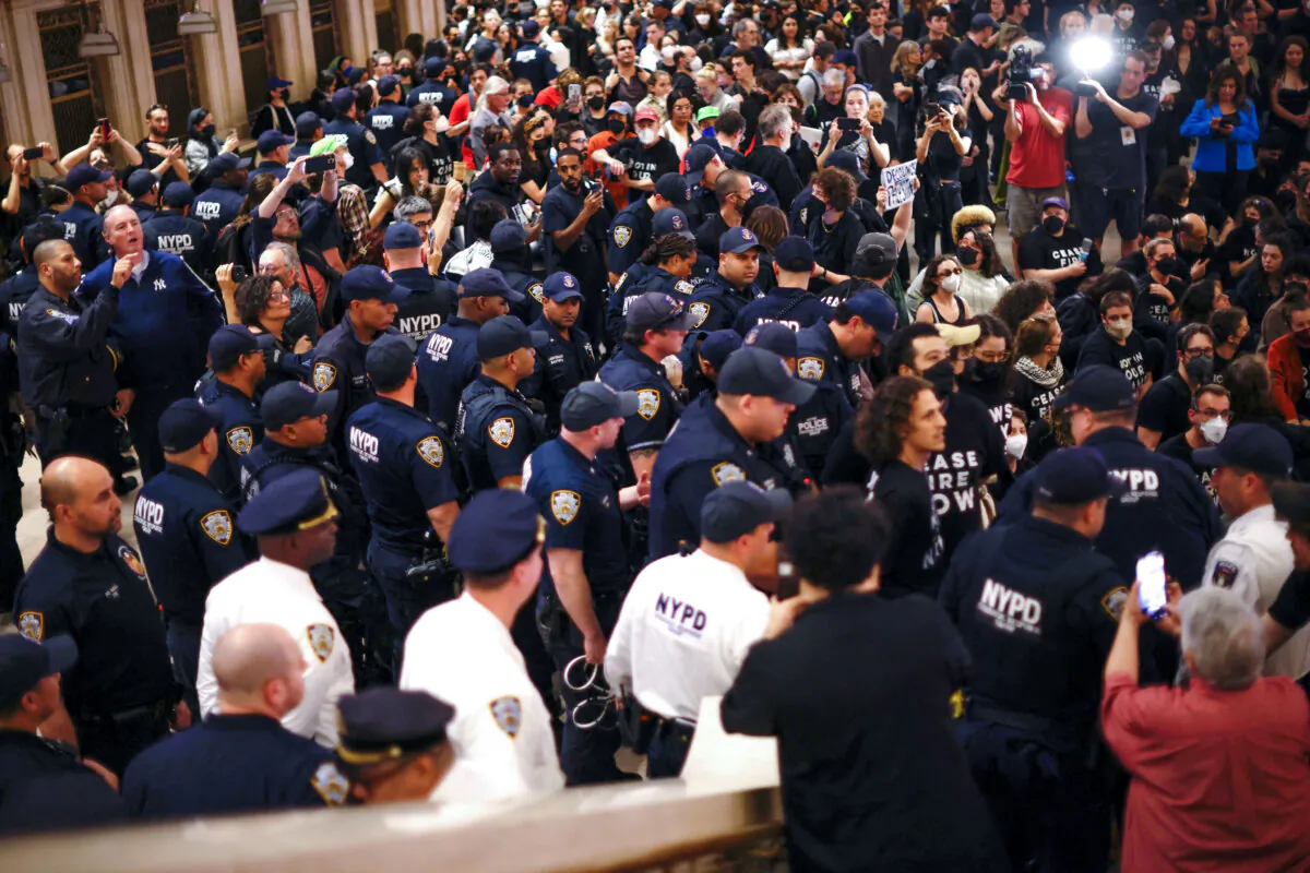 NYPD officers respond as people demonstrate calling for a cease-fire amid war between Israel and Hamas, at Grand Central Station in New York City, on Oct. 27, 2023. (Kena Betancur/AFP via Getty Images)