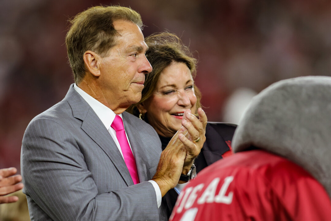 Nick Saban Honored at Alabama as Crimson Tide Avoid Upset