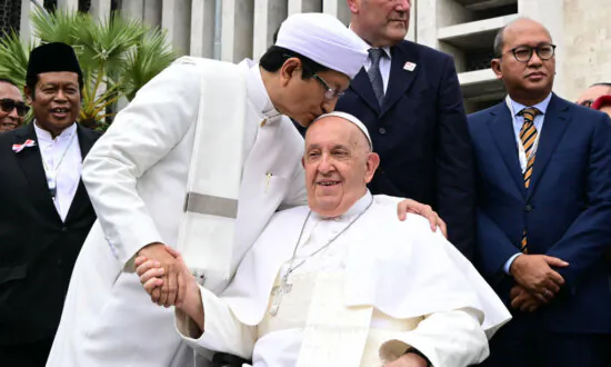 Indonesian Police Foil Planned ISIS Attack on Pope Francis