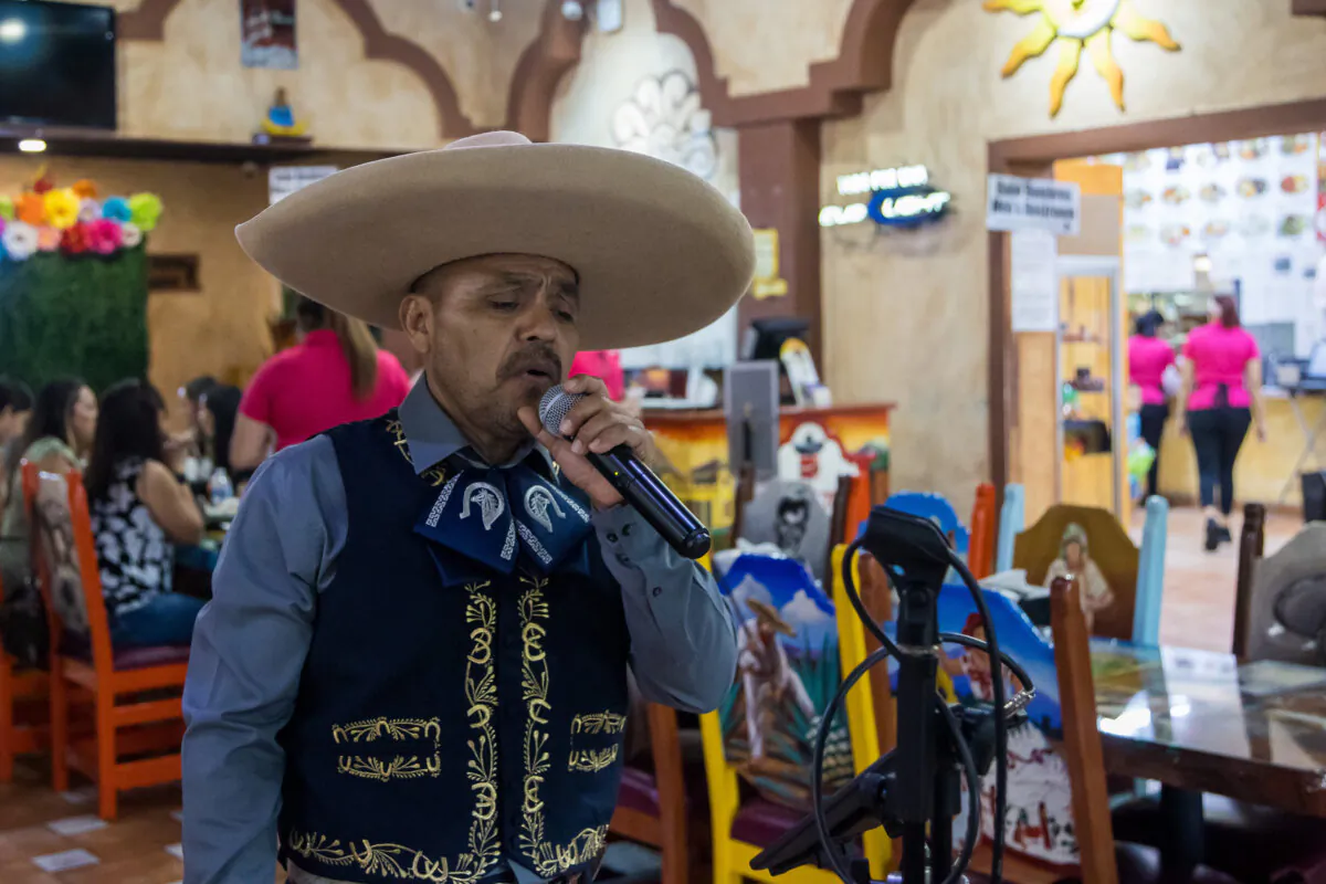 Singer Pablo “La Voz Que Cautiva” Garcia performs at Del Carmen Restaurant in Dade City on Aug. 11, 2024.(Luis Santana/Tampa Bay Times/TNS)