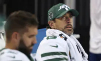 Aaron Rodgers Throws TD in Losing Cause in His Return to Field