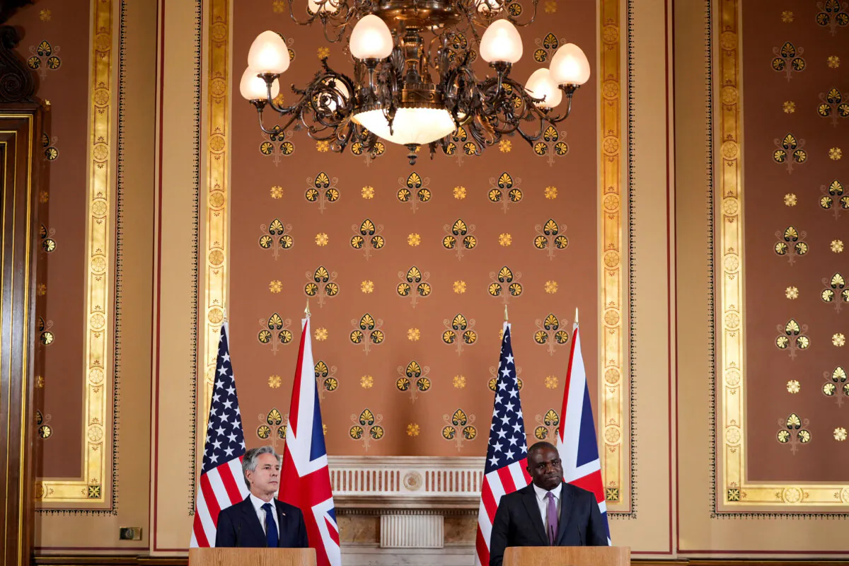 U.S. Secretary of State Antony Blinken (L) and British Foreign Secretary David Lammy hold a joint news conference in London on Sept. 10, 2024. (Mark Schiefelbein/AFP via Getty Images)