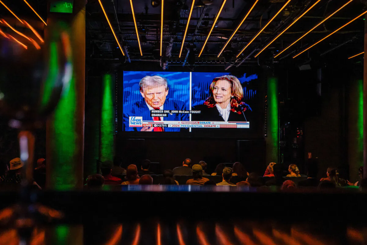 People watch the presidential debate between Democratic presidential nominee, Vice President Kamala Harris, and Republican presidential nominee, former President Donald Trump, at a watch party at the Slate bar and lounge in New York City on Sept. 10, 2024. (Samira Bouaou/The Epoch Times)