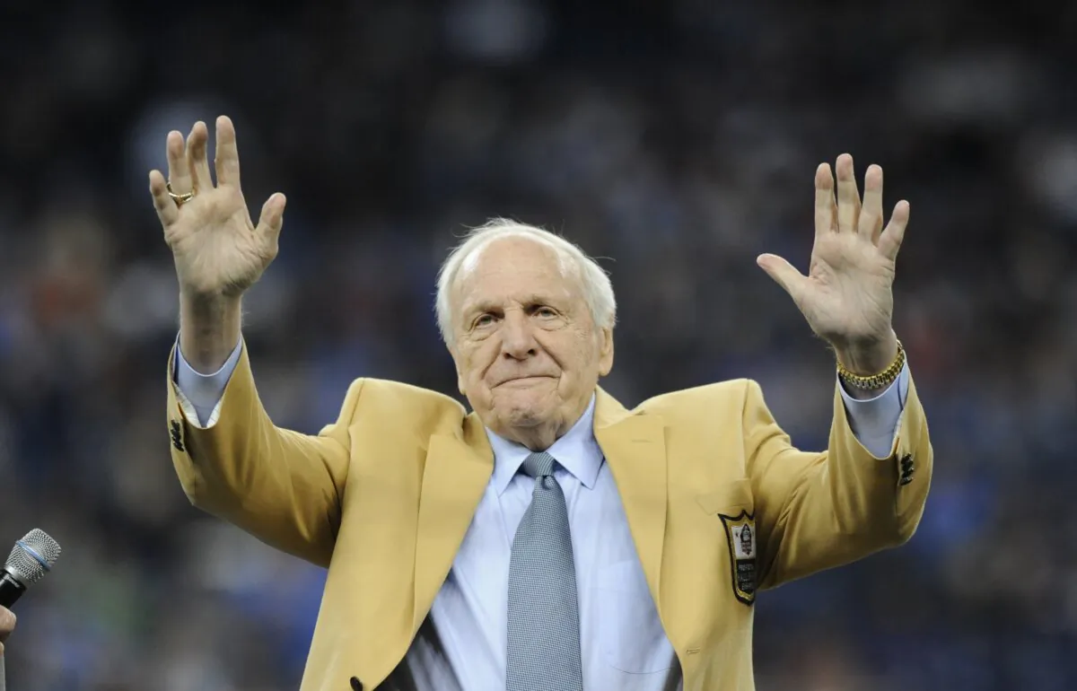Detroit Lions head coach Joe Schmidt acknowledges the crowd after receiving a Pro Football Hall of Fame ring during a ceremony at halftime of an NFL football game between the Detroit Lions and the Chicago Bears, in Detroit on Oct. 18, 2015. (Jose Juarez/AP Photo)