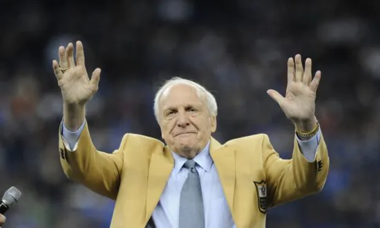 Hall of Famer Joe Schmidt, Who Helped Detroit Lions Win 2 NFL Titles, Dies at 92