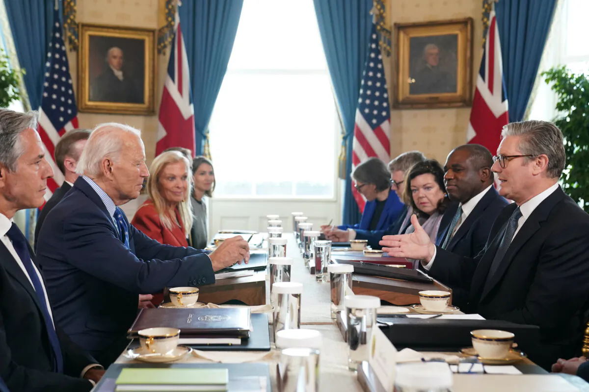 British Prime Minister Sir Keir Starmer (R) and Foreign Secretary David Lammy (2nd R) meet with President Joe Biden (2nd L) in the Blue Room at the White House on Sept. 13, 2024. (Stefan Rousseau/PA Wire/Getty Images)