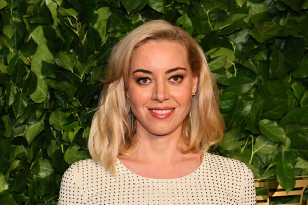 Actress Aubrey Plaza Says She Was Briefly Paralyzed, Unable to Speak After Stroke at Age 20