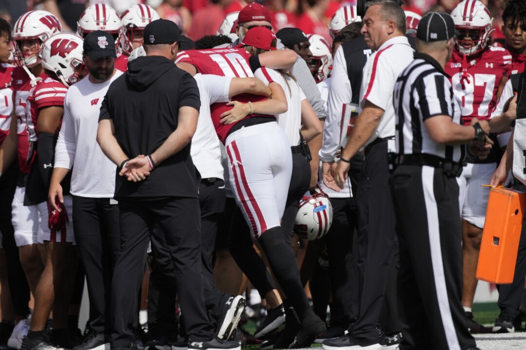 Wisconsin's Van Dyke Out for Season with Torn ACL