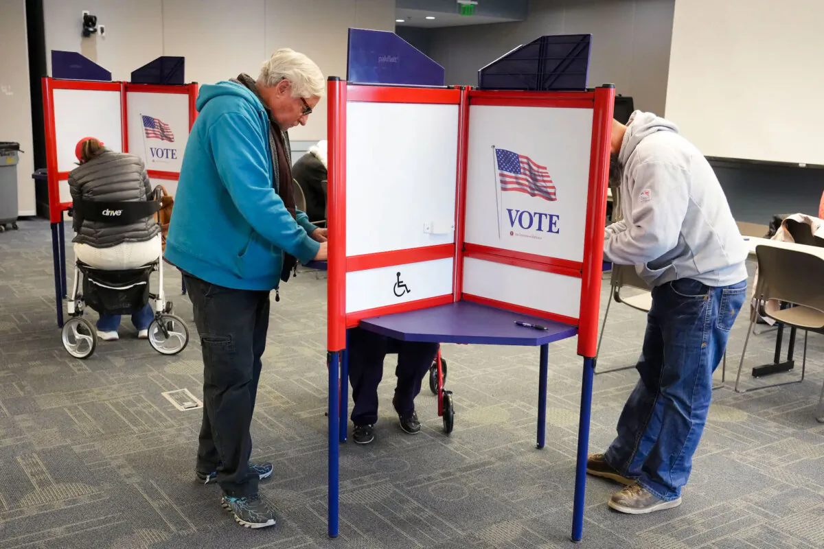 Voters cast their ballots at the Utah County Justice and Health center in Provo, Utah, on Nov. 8, 2022. (George Frey/Getty Images)