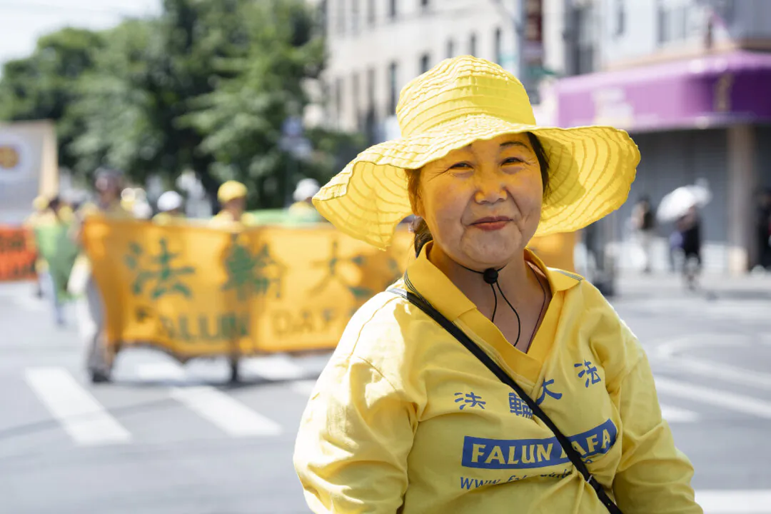Falun Gong Practitioners Across China Send Mid-Autumn Greetings to Founder
