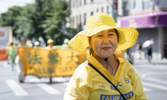 Falun Gong Practitioners Across China Send Mid-Autumn Greetings to Founder