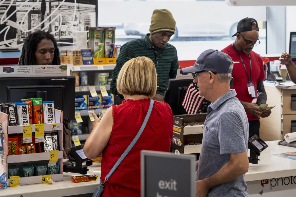 People shop in Washington on Sept. 16, 2024. (Madalina Vasiliu/The Epoch Times)