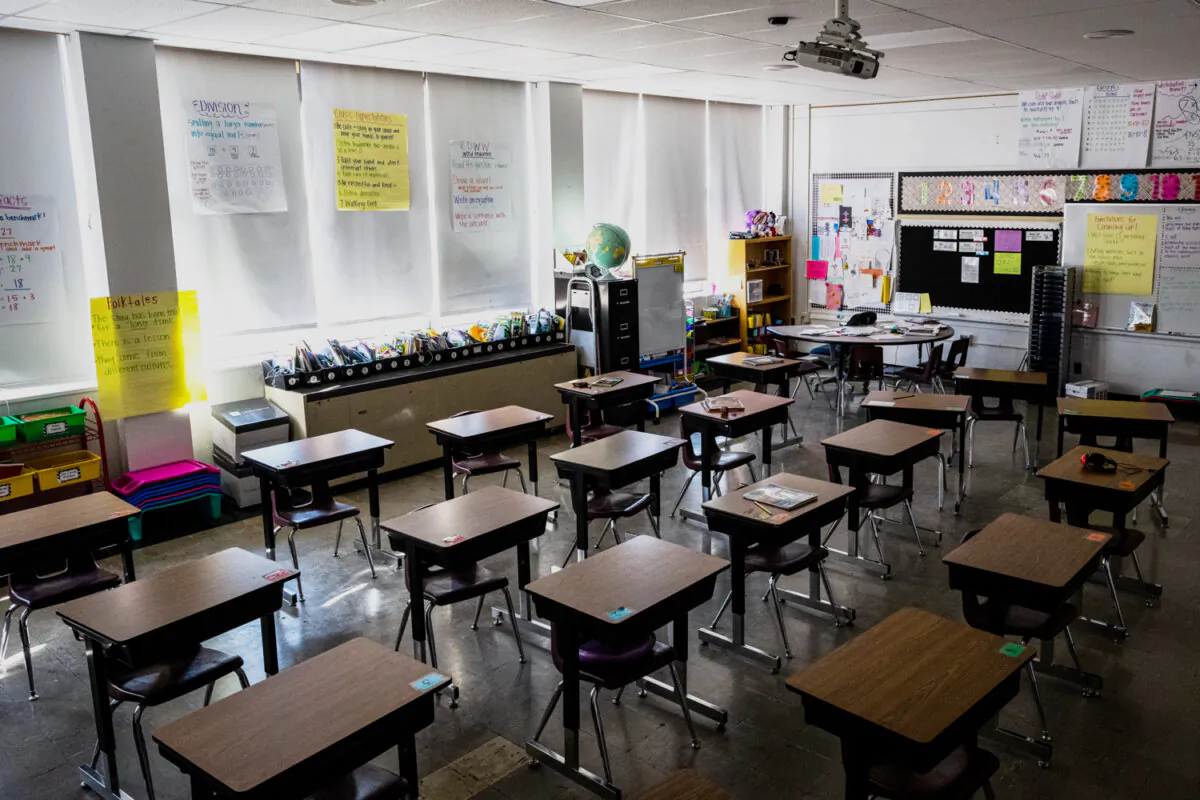 Unused desks sit in an empty elementary school classroom at Hazelwood Elementary School in Louisville, Ky., on Jan. 11, 2022. (Jon Cherry/Getty Images)