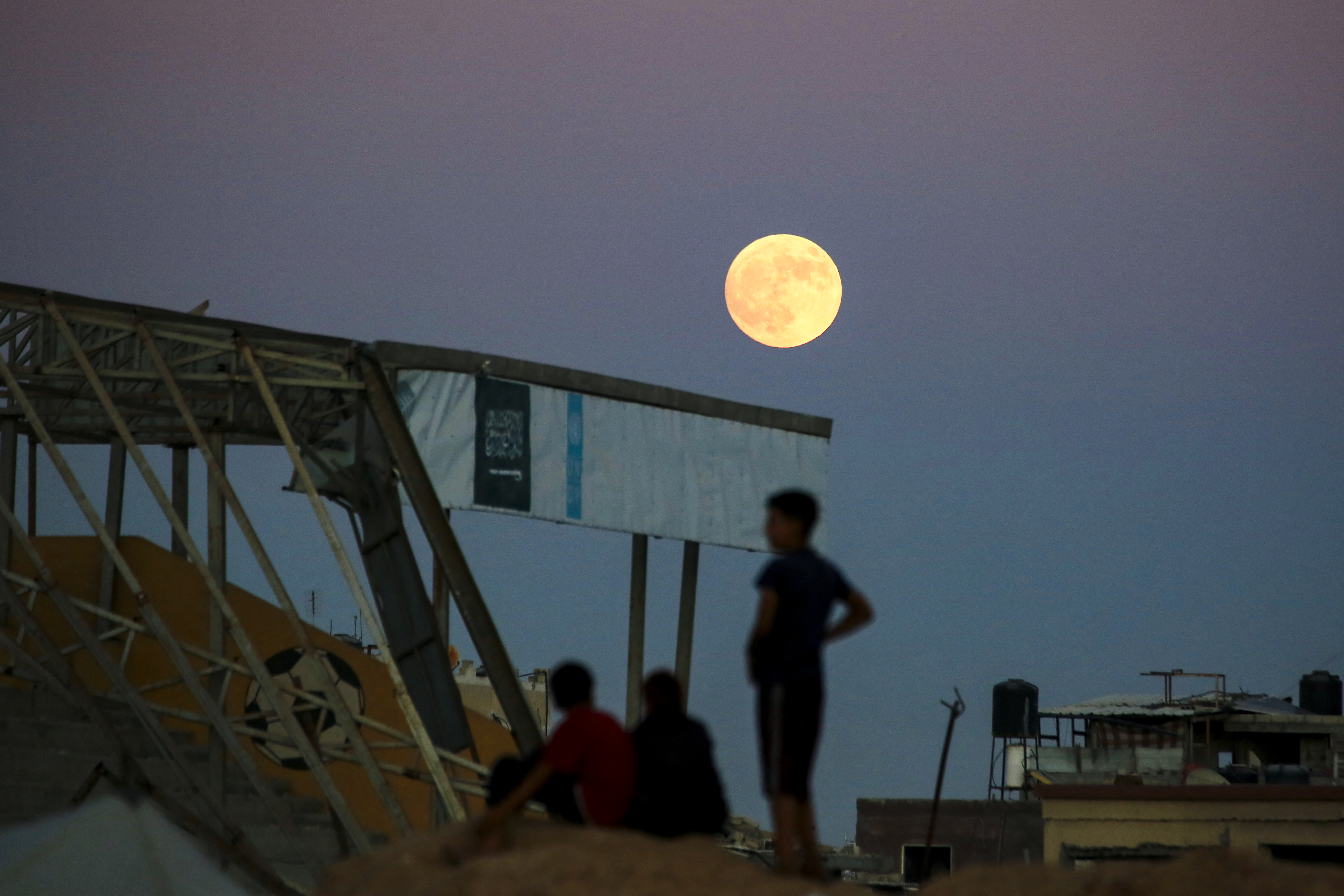 Day in Photos: European Floods, A Full Moon in Gaza, and a Dutch Royal Greeting