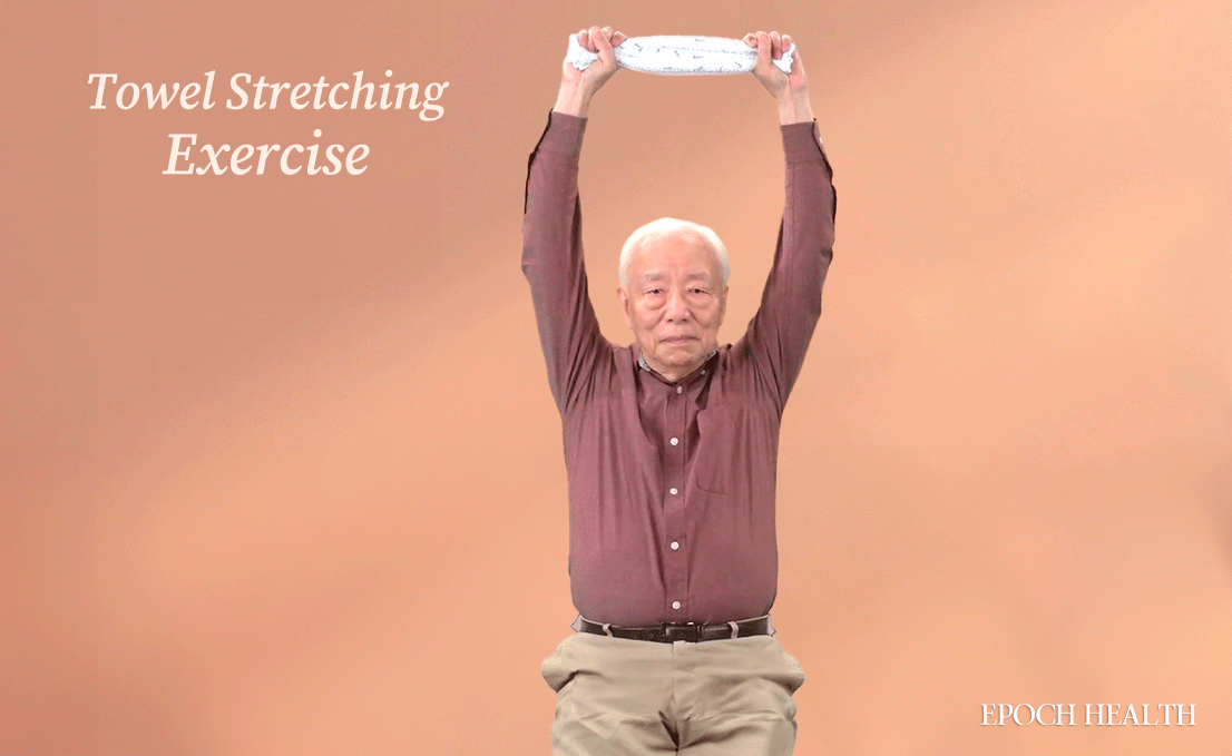Towel Stretching Exercise. (The Epoch Times)