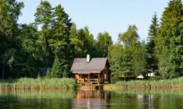 Simple-to-Build Small Cabin