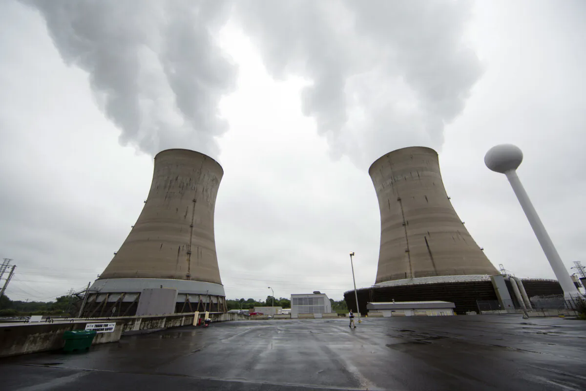 The cooling towers at the Three Mile Island nuclear power plant in Middletown, Pa., on May 22, 2017. (Matt Rourke, File /AP Photo)