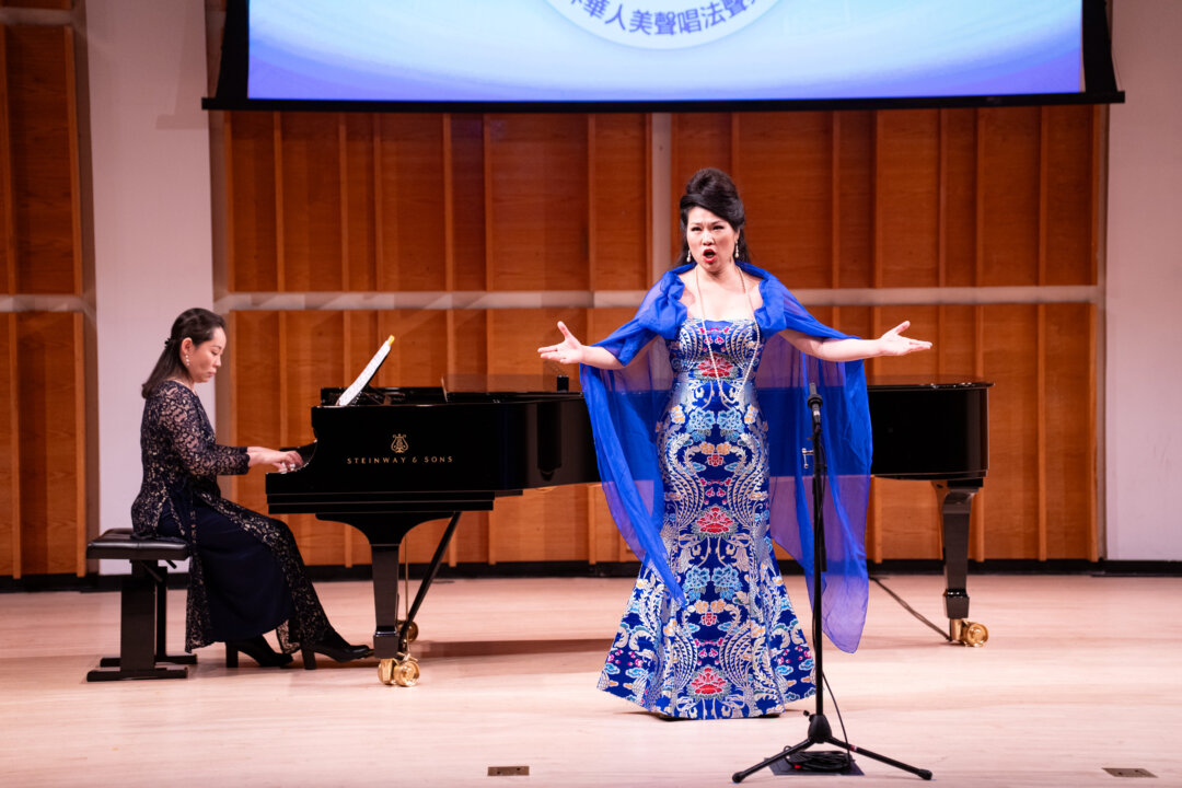 Two Gold Winners Awarded at NTD 9th International Chinese Vocal Competition