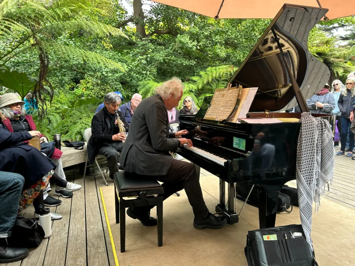 Flower Piano founder Mauro Ffortissimo and George Long perform at Piano No. 5 at the Botanical Garden in San Francisco on Sept. 19, 2024. (Dylan Morgan/The Epoch Times)