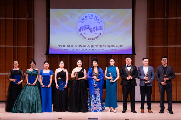 Two Gold Winners Awarded at NTD 9th International Chinese Vocal Competition