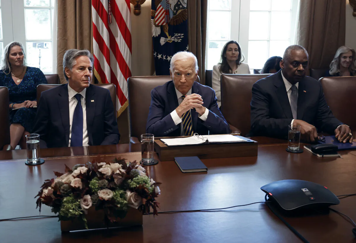 President Joe Biden (C) presides over a cabinet meeting with Secretary of State Antony Blinken (L), Defense Secretary Lloyd Austin, and others at the White House on Sept. 20, 2024. (Chip Somodevilla/Getty Images)